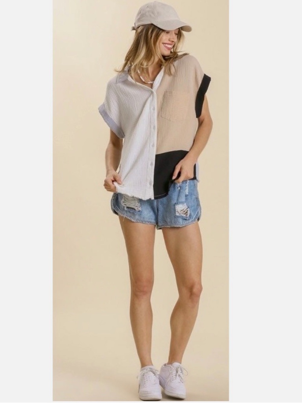 Umgee Fair-And-Square Color
Block Button Down Short Sleeve Top
Frayed Hem 2XL